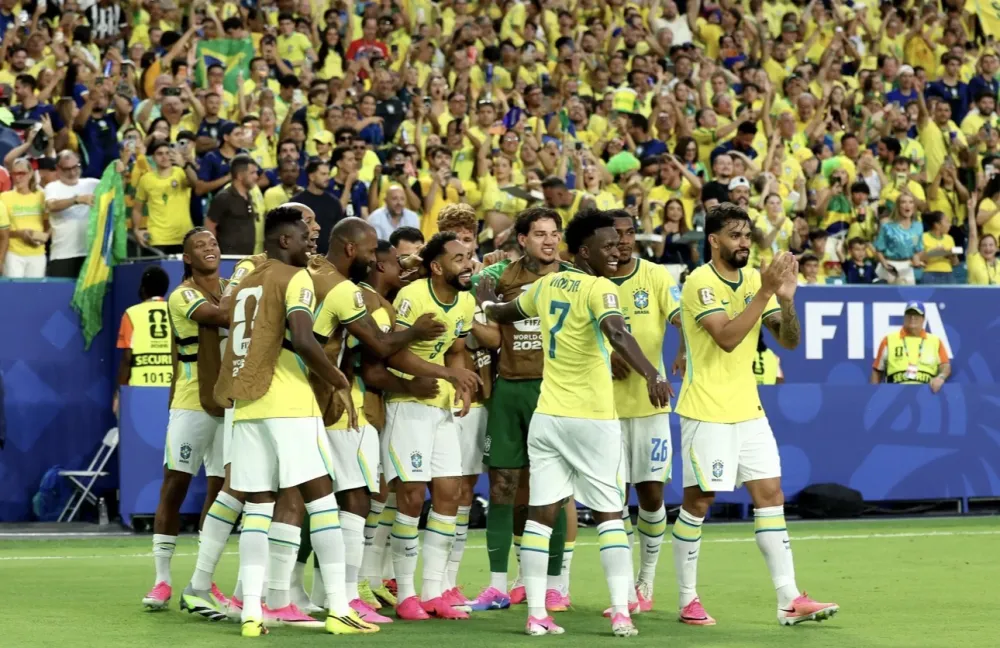 Com baile de Vini, surf de Cunha e estreia de Neymar, Brasil faz 3 na Escócia e avança em 1°