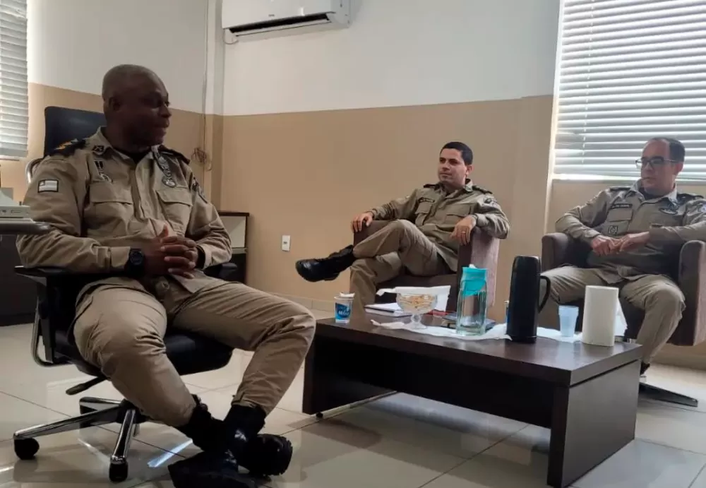 Comandante do 24° Batalhão de Polícia Militar em Brumado realiza reunião de alinhamento com oficiais