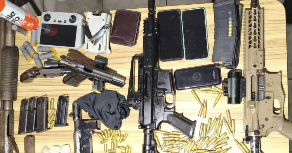 Operação policial no interior da Bahia apreende fuzis, armas de fogo e entorpecentes