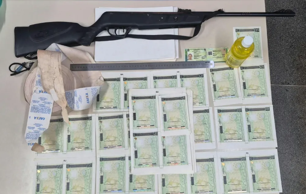 Polícia Militar desarticula local usado para falsificação de CNHs e documentos em Guanambi