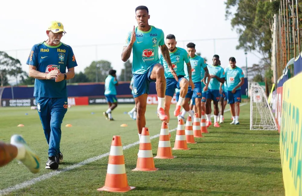 Seleção realiza primeiro treino para enfrentar o Chile