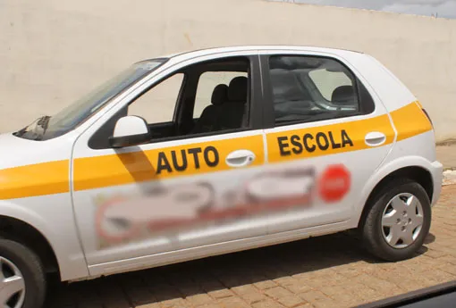 Governo estuda tornar aulas de autoescola facultativas para tirar CNH no Brasil