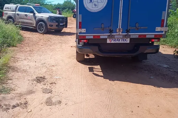 Homem de 34 anos é encontrado morto com motocicleta sobre o corpo na zona rural de Brumado
