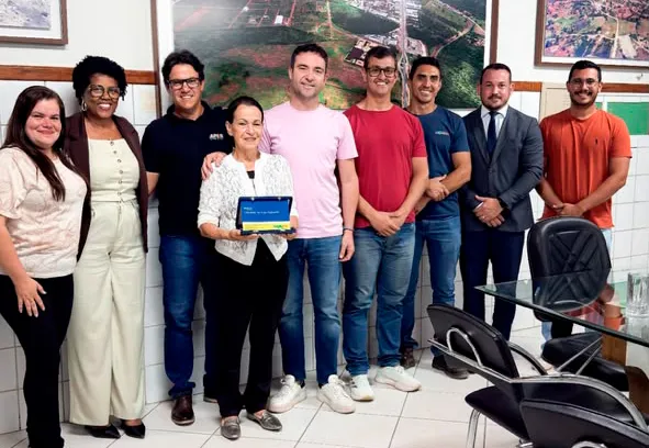Prefeito Fabrício Abrantes assina decreto e nova praça de Brumado receberá nome de Gilberto Santos Azevedo