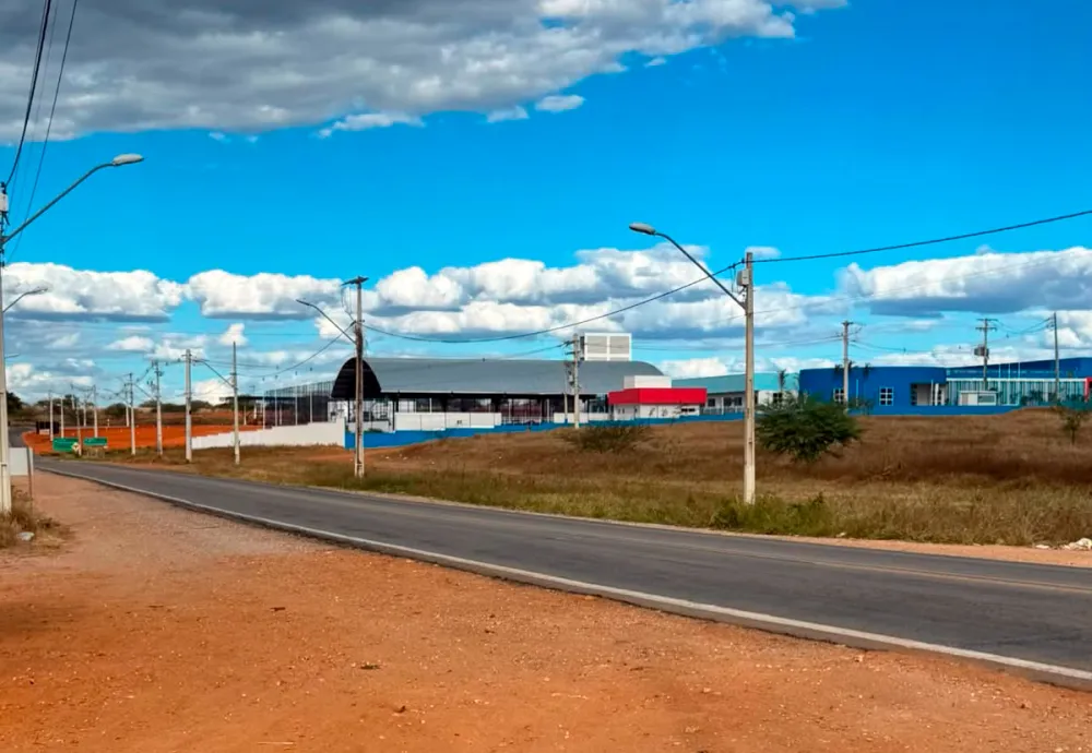 Mães cobram instalação de quebra-molas em frente a colégio estadual às margens de rodovia em Sussuarana, Tanhaçu