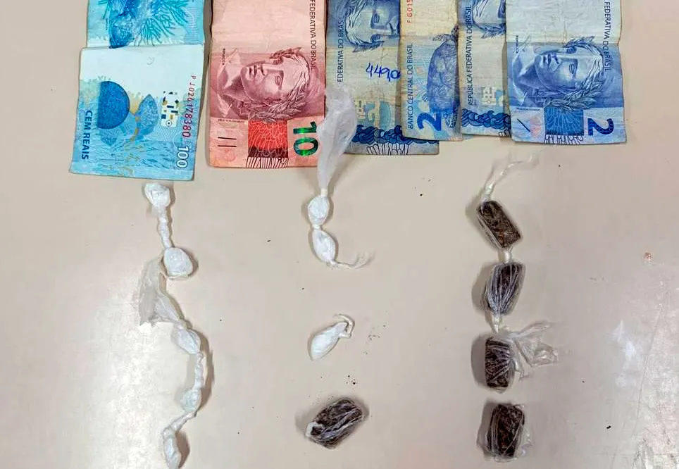 RONDESP-MO prende suspeito com cocaína, maconha e dinheiro no bairro Alto do Caiçara em Guanambi