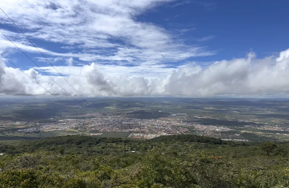 Rompimento de cabo na Serra das Éguas deixa rádios, TVs e provedores de internet fora do ar em Brumado