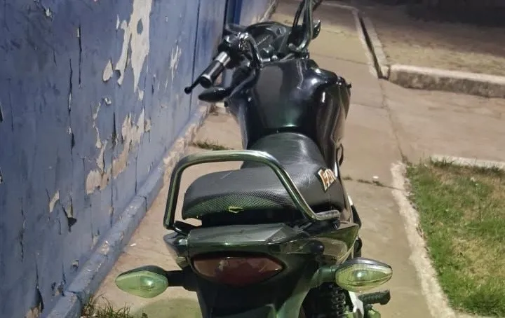 Polícia Militar recupera motocicleta com restrição de furto em Paramirim
