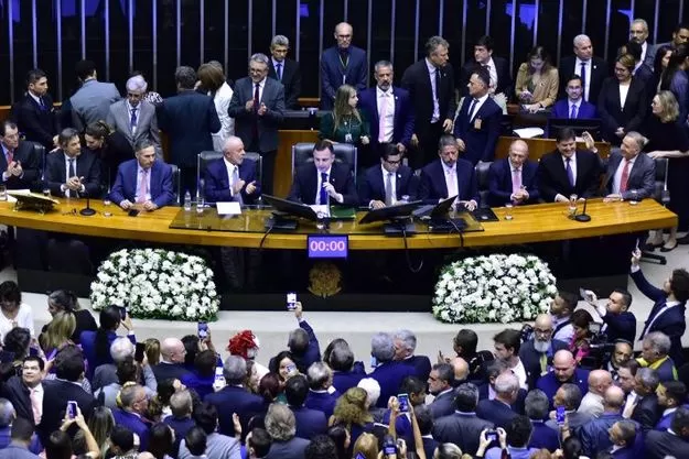 Congresso promulga emenda constitucional da reforma tributária