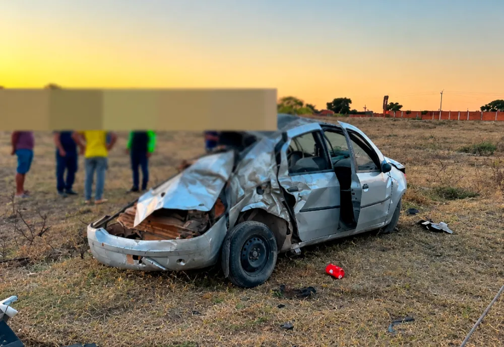 Candiba: carro sai da pista, capota e motorista de 54 anos é levado para UPA de Guanambi