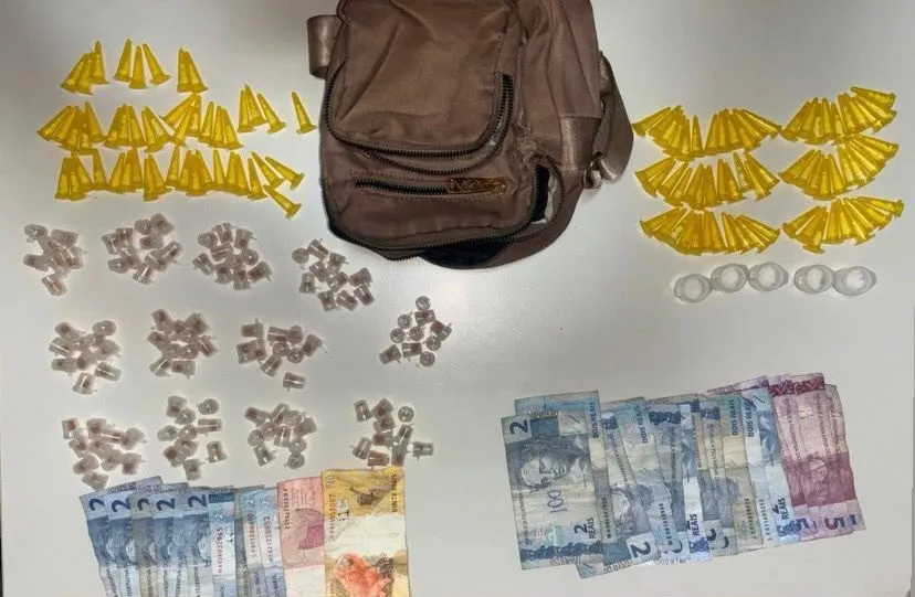 PM apreende suspeitos com drogas em Macaúbas
