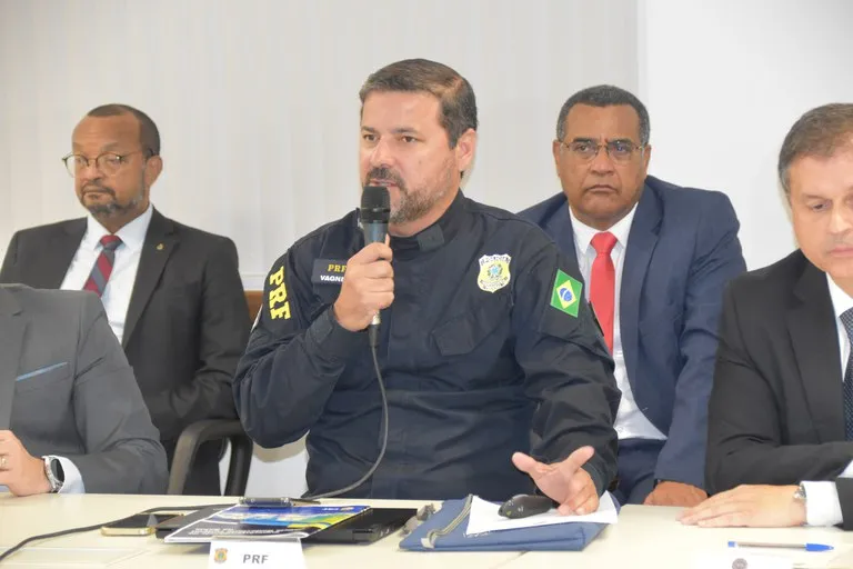 Superintendente da PRF na Bahia reforça compromisso com livre circulação de eleitores durante coletiva de imprensa