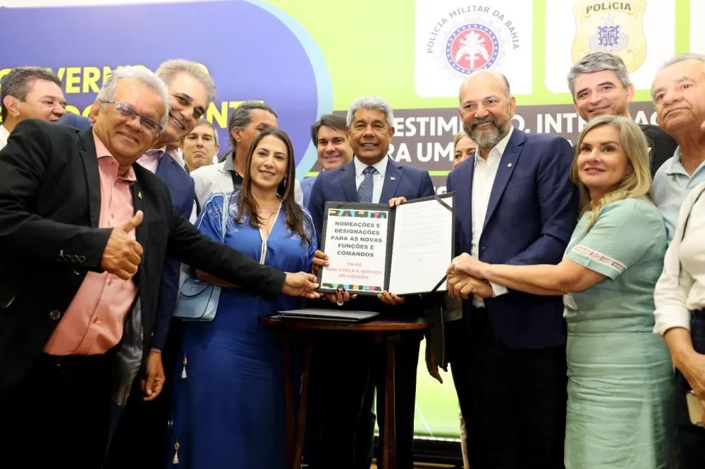 Governador sanciona leis que criam novos comandos e promove oficiais da PM