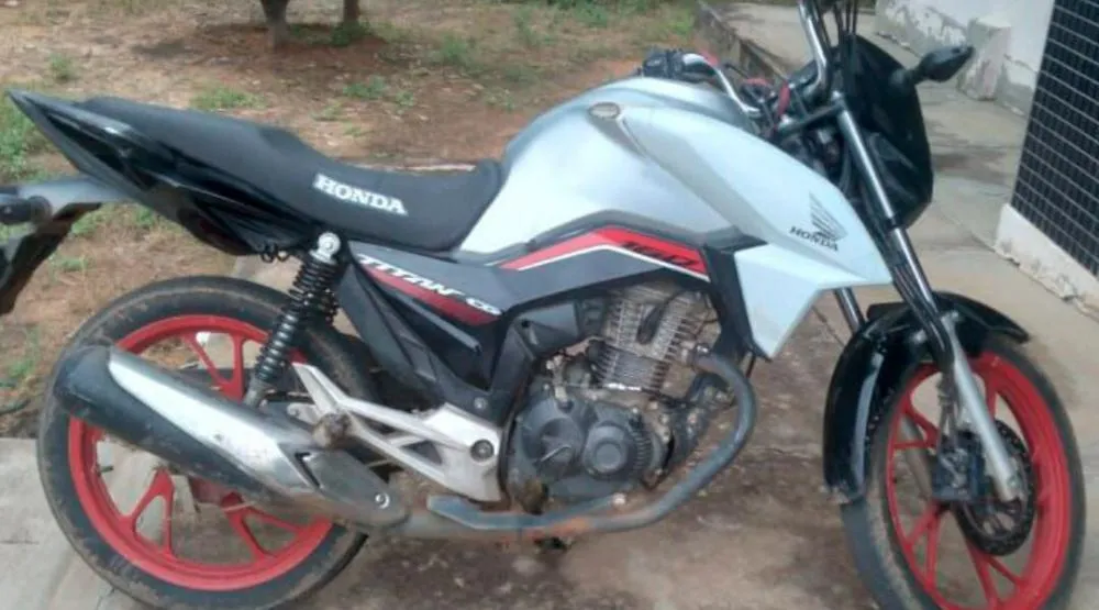 PM recupera motocicleta com restrição de roubo durante fiscalização em Botuporã