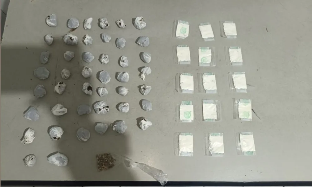 Polícia Militar apreende 15 porções de cocaína durante ronda em Cândido Sales