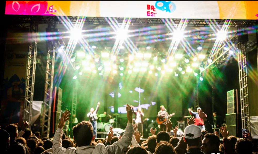 Barra da Estiva abre comemorações pelos 99 anos com noite de fé e show da FHOP Music