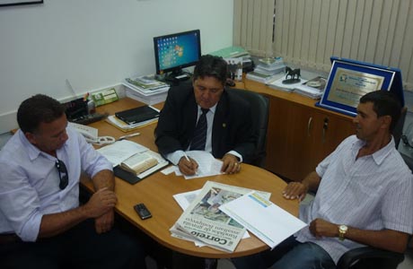 MALHADA DE PEDRAS: BONFIM RECEBE PREFEITO E VEREADOR