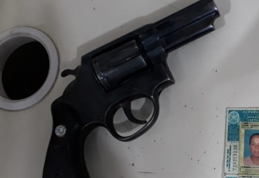 Caminhoneiro foi detido em Ibitira, distrito de Rio do Antônio, por porte ilegal de arma de fogo 