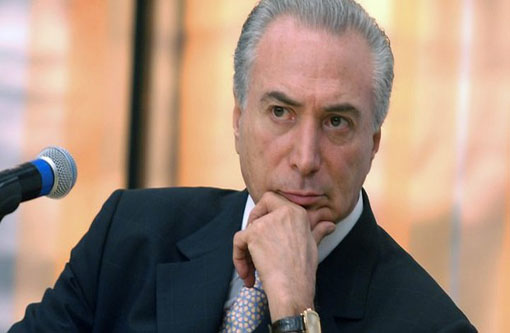 Temer assina projeto com reajuste de 37% e evita greve de delegados da PF