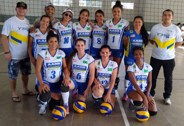 JESAB: Equipes de Vôlei de quadra e de areia feminino da AABB Brumado são campeãs estaduais em Ilhéus