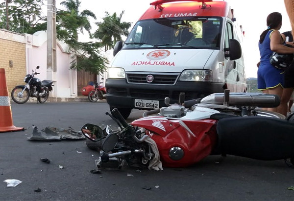 Brumado: acidente na Avenida João Paulo I resulta em duas pessoas feridas