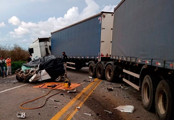 Quatro pessoas morrem em grave acidente na BR-116, em Vitória da Conquista