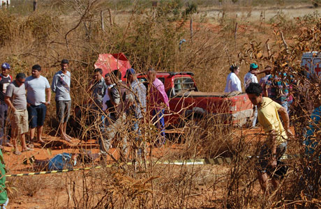  Jânio Quadros: Carro capota e mata duas pessoas 