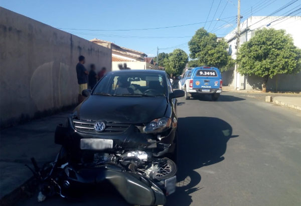 Brumado: Jovem morre após moto e carro se envolverem em colisão no bairro Santa Tereza