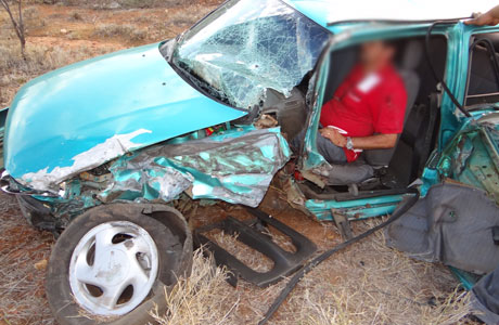 Brumado: Gol colide com caminhão na BA 148