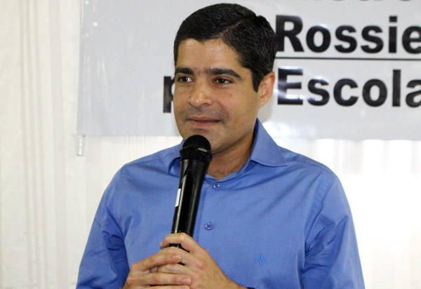 ACM Neto (DEM) decide individualmente apoiar Jair Bolsonaro no segundo turno; seu partido mantém neutralidade 