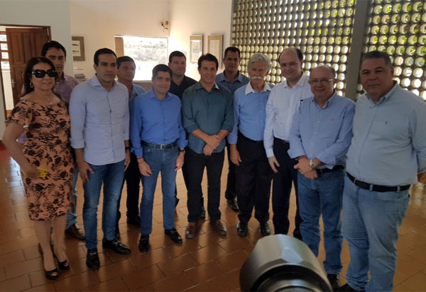 Brumado: José Ronaldo e ACM Neto participam de lançamento de Faculdade de Medicina