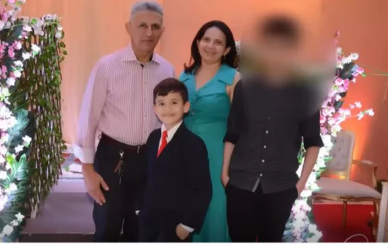 Adolescente de 13 anos mata mãe e irmão a tiros após ser proibido de jogar na internet