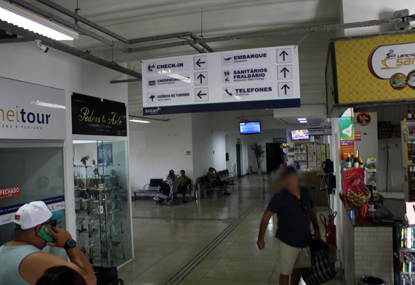 Mau tempo ocasiona baixa visibilidade e impede decolagens em Vitória da Conquista 