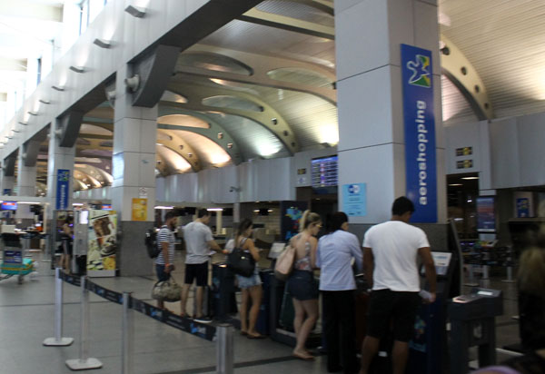 Bolsonaro veta isenção de cobrança de bagagem em voos domésticos