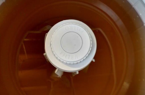 Brumado: moradores reclamam de água com coloração escura que tem recebido da Embasa