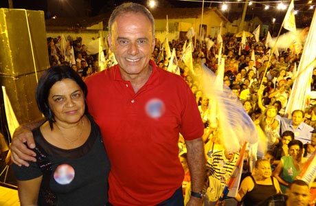 AGUIBERTO REALIZA ÚLTIMO COMÍCIO NESSE DOMINGO (30)