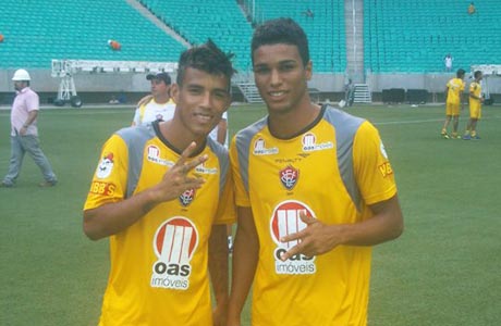 VITÓRIA INAUGURA GRAMADO DA ARENA FONTE NOVA