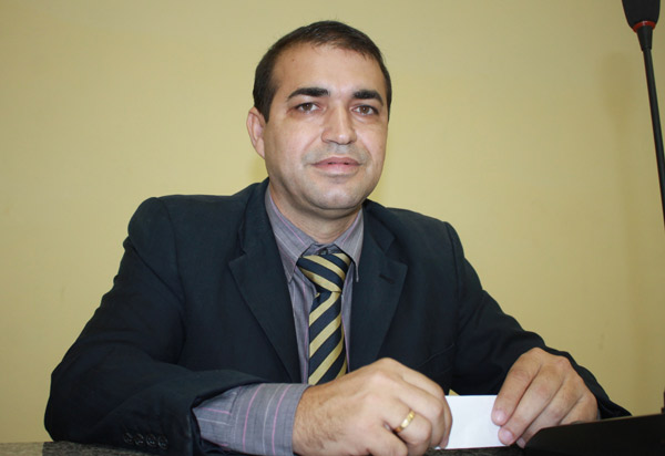 Brumado: Médico Alessandro Lobo cobra que secretaria de saúde permita gestantes tenham acompanhante