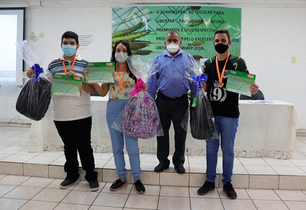 Brumado: Alunos vencedores da OBMEP recebem medalhas em cerimônia de premiação
