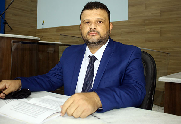 Brumado: Mesmo sendo da base do prefeito, Amarildo Bonfim votou contra projetos considerados polêmicos