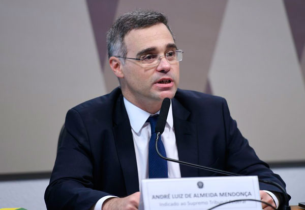 Plenário do Senado aprova indicação de André Mendonça ao STF