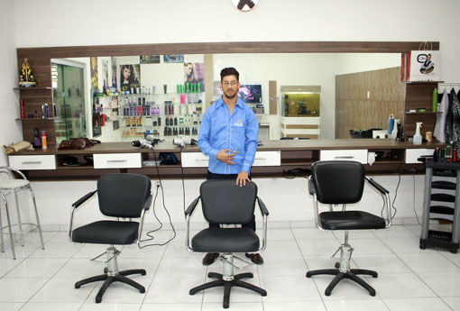 Salão Estrela deseja aos seus clientes e amigos um Próspero Ano Novo