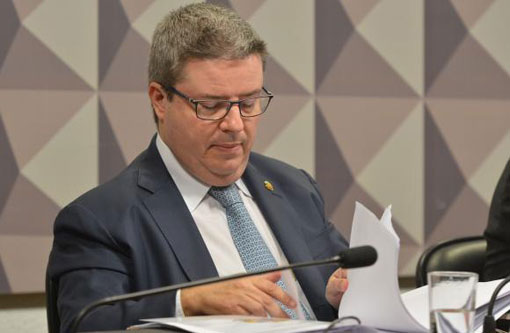 Parecer de Anastasia defende continuidade do processo de impeachment