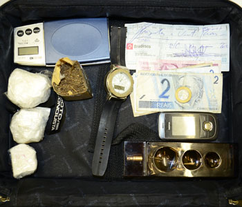 BRUMADO: PETO APREENDE DROGAS EM BLITZ