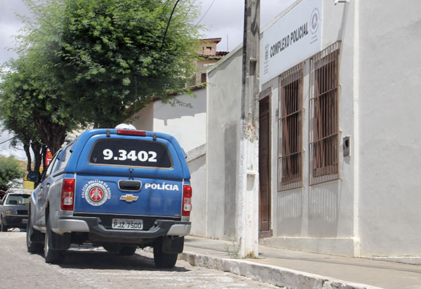 Aracatu: Homem se passa por funcionário da EPCL é preso acusado de cobrar muitas em 'gato de energia'