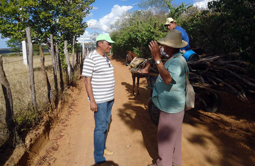 Estradas da região de Araponga, Patos e Barra do Mirante são patroladas após indicação do vereador José Carlos dos Reis