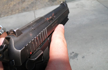 BRUMADO: HOMEM DE BICICLETA E ARMADO COMETE ASSALTO