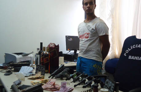 PARAMIRIM: ARMAS ROUBAS DO FÓRUM FORAM ENCONTRADAS