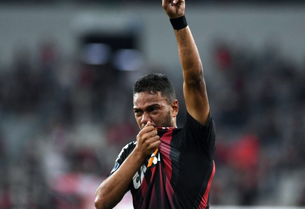 Atlético-PR sai na frente do Fluminense por final da Copa Sul-Americana