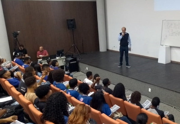 Aulões de revisão preparam estudantes da rede estadual para o ENEM